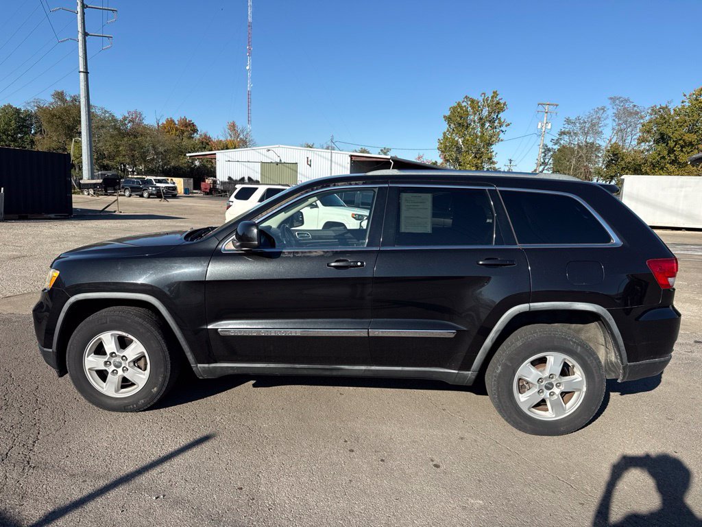 Used 2012 Jeep Grand Cherokee Laredo w/ Laredo E Group AWD/4WD image 2