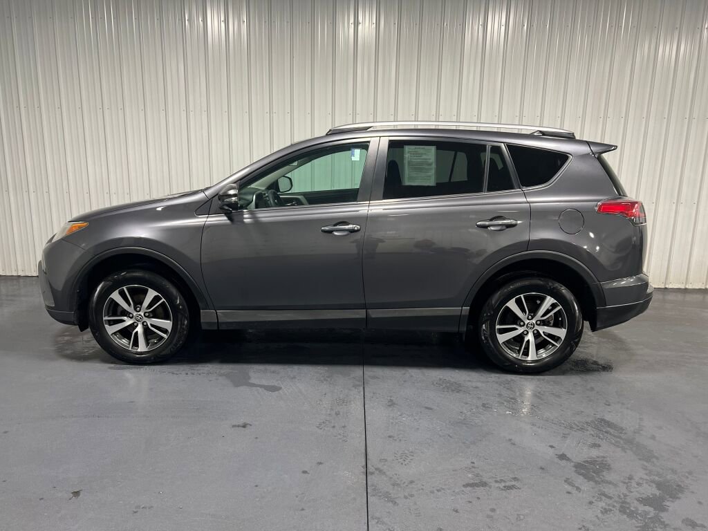 Used 2018 Toyota RAV4 XLE image 18