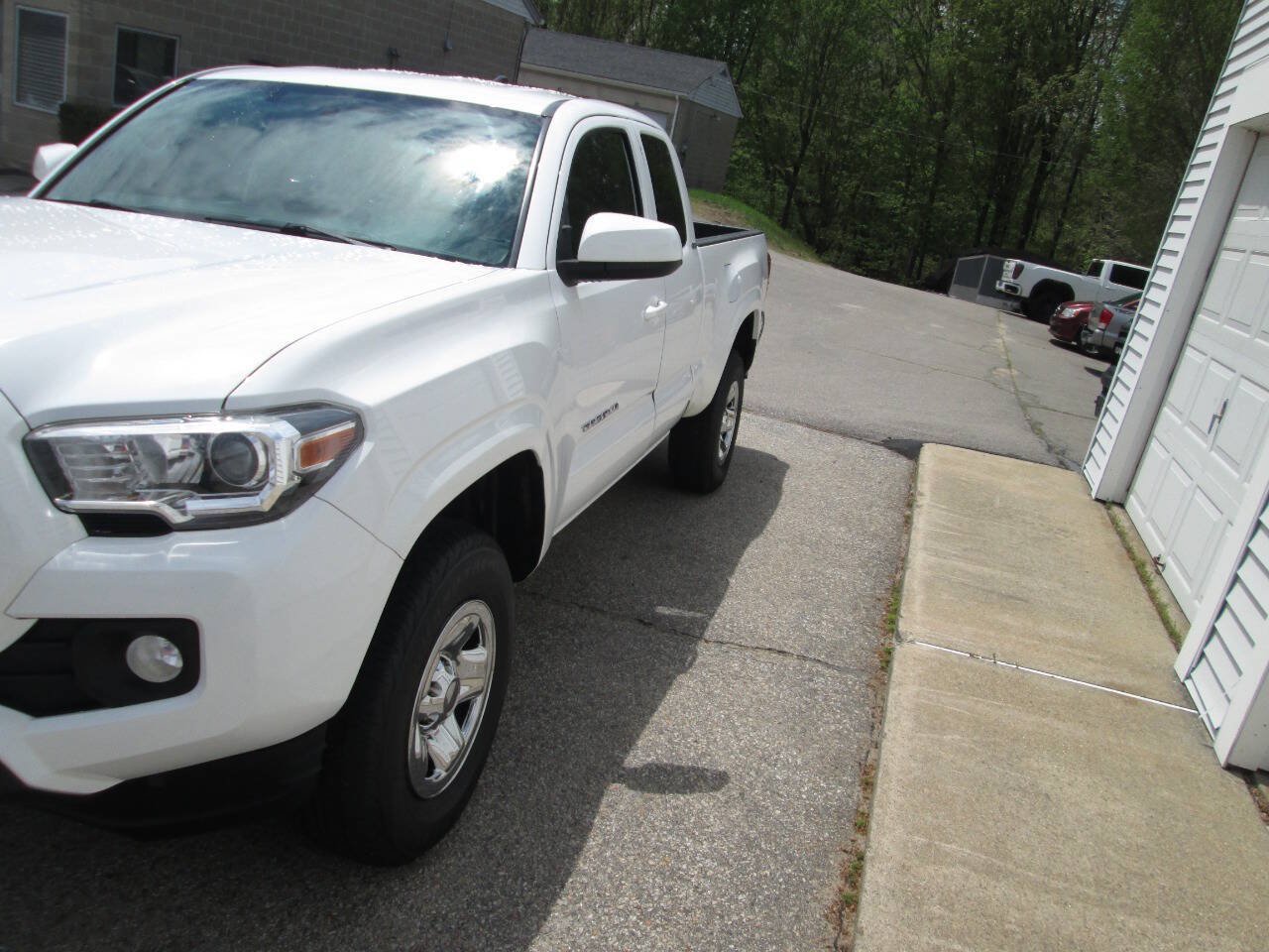 Used 2016 Toyota Tacoma SR5 AWD/4WD image 7