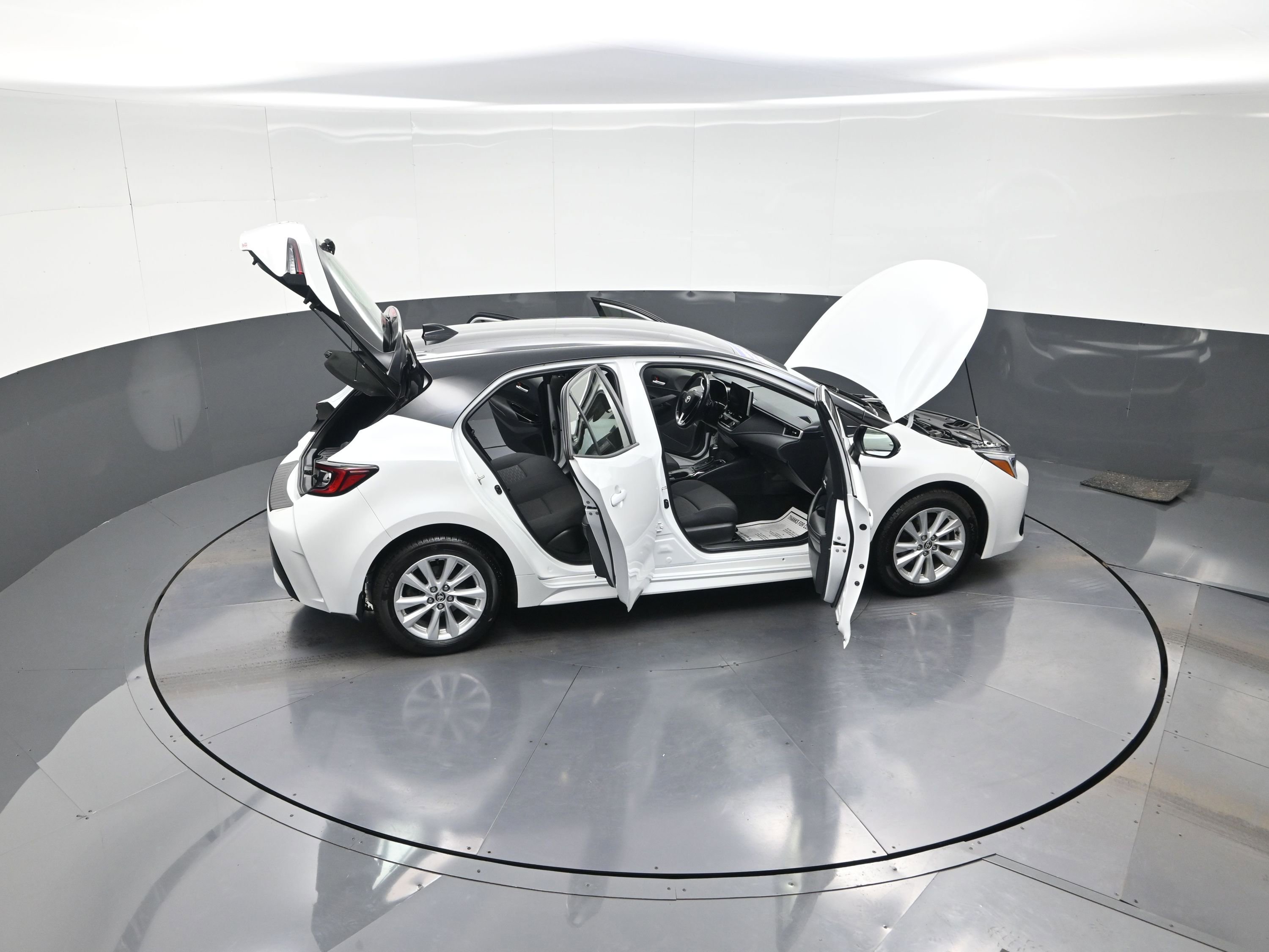 Used 2023 Toyota Corolla SE image 14