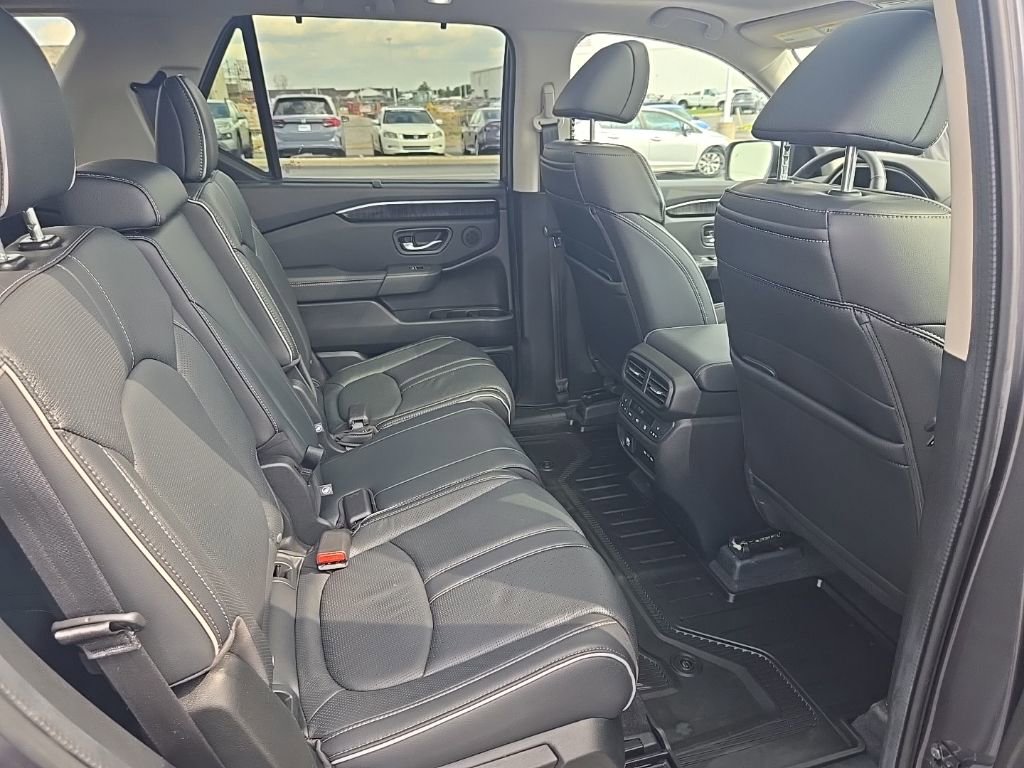 Certified 2024 Honda Pilot Elite image 32