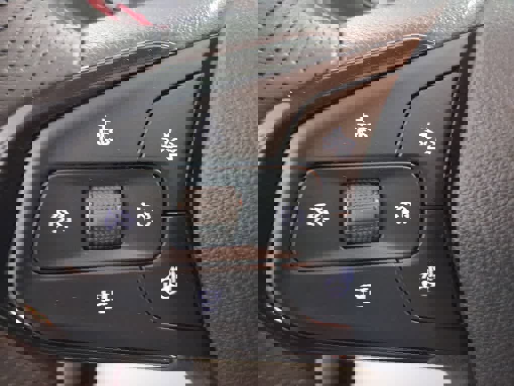 Used 2023 Chevrolet TrailBlazer RS w/ Sun and Liftgate Package image 34