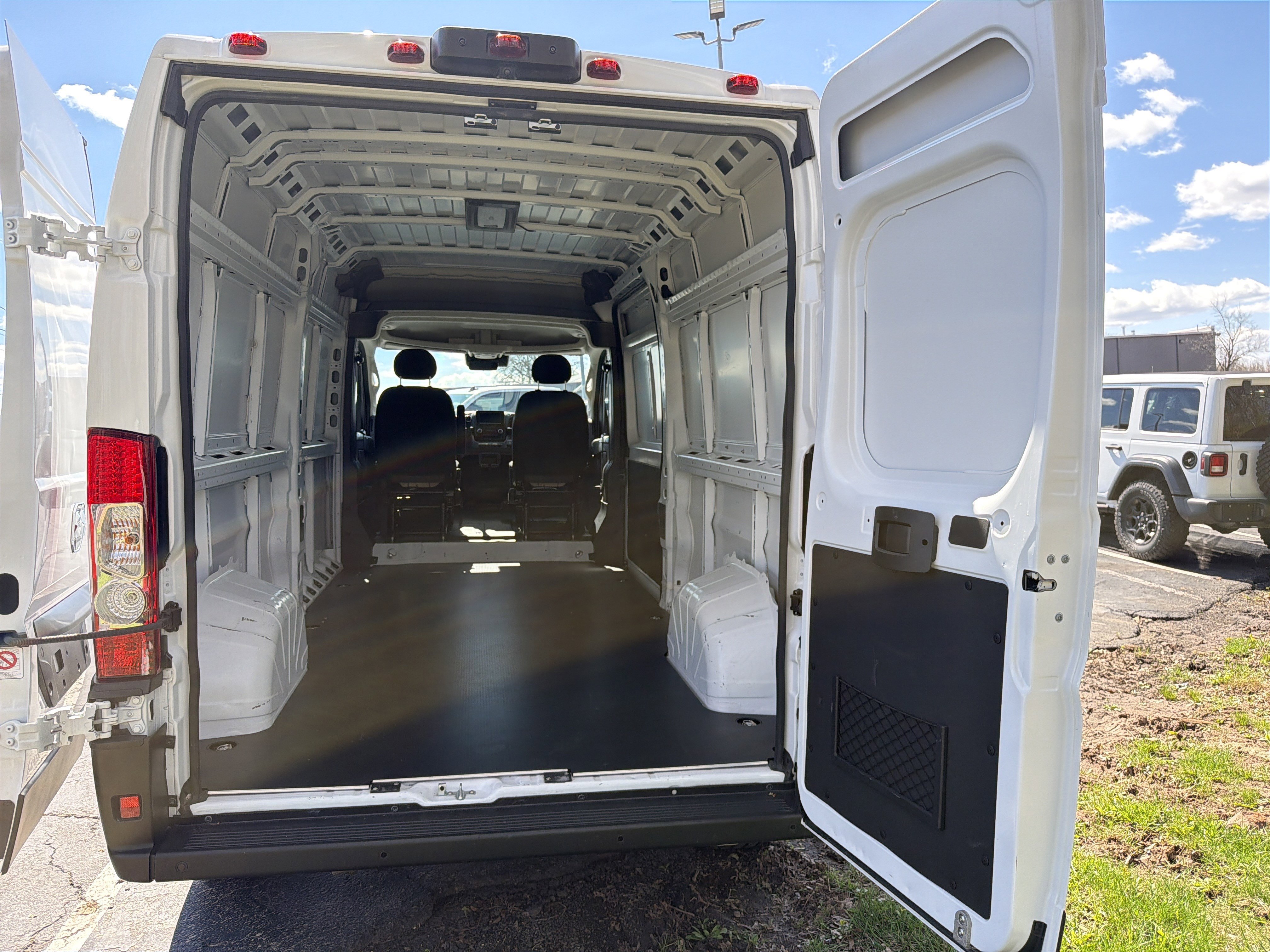 Used 2024 RAM ProMaster 2500 w/ Quick Order Package 22G SLT FWD image 10