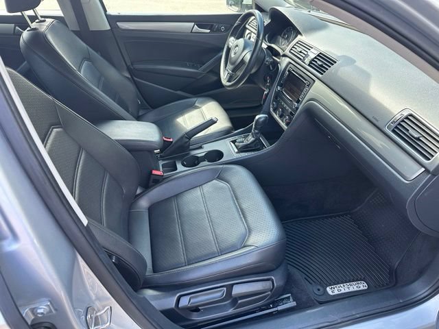 Used 2015 Volkswagen Passat 1.8T Wolfsburg Edition w/ Technology Package FWD image 12