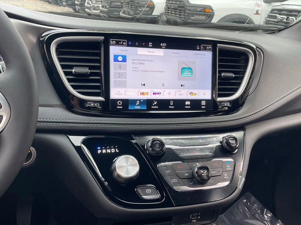 New 2026 Chrysler Pacifica Select FWD image 26