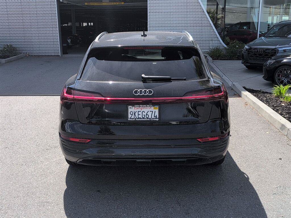 Used 2024 Audi Q8 e-tron Premium Plus w/ Premium Plus Package AWD/4WD image 6