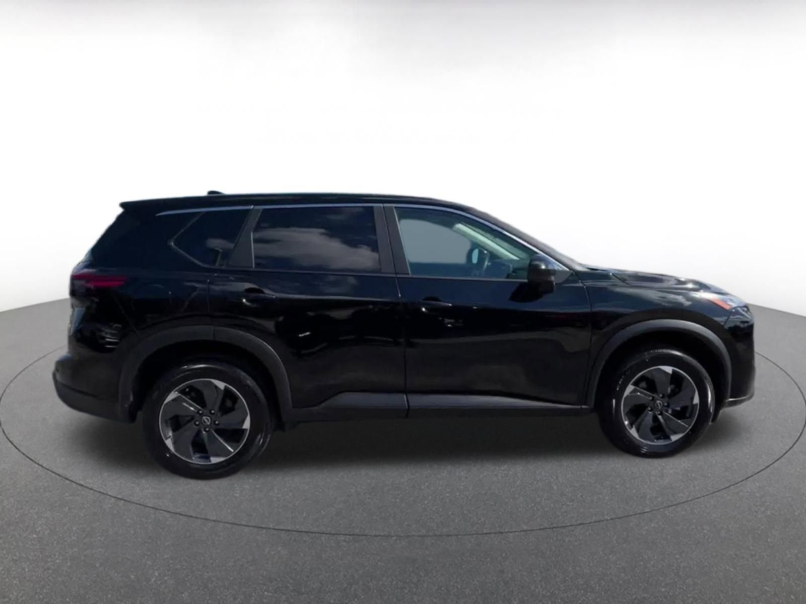 Used 2025 Nissan Rogue SV FWD image 16
