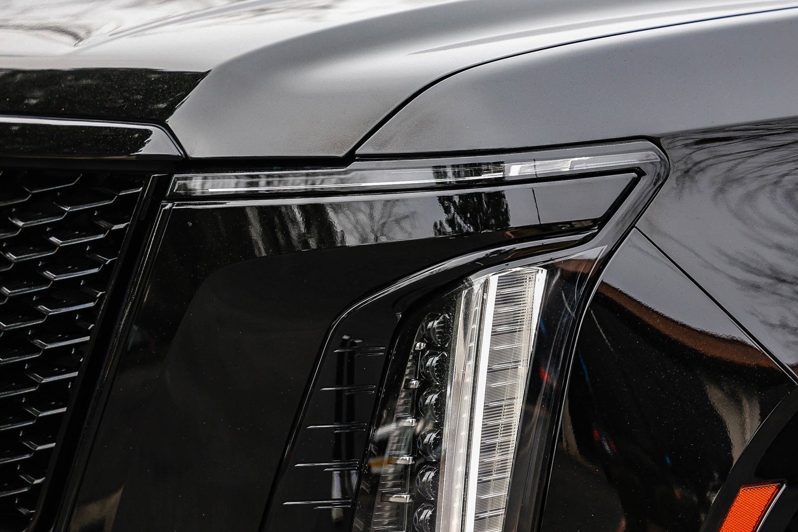 Used 2025 Cadillac Escalade V w/ LPO, ONYX Package image 7