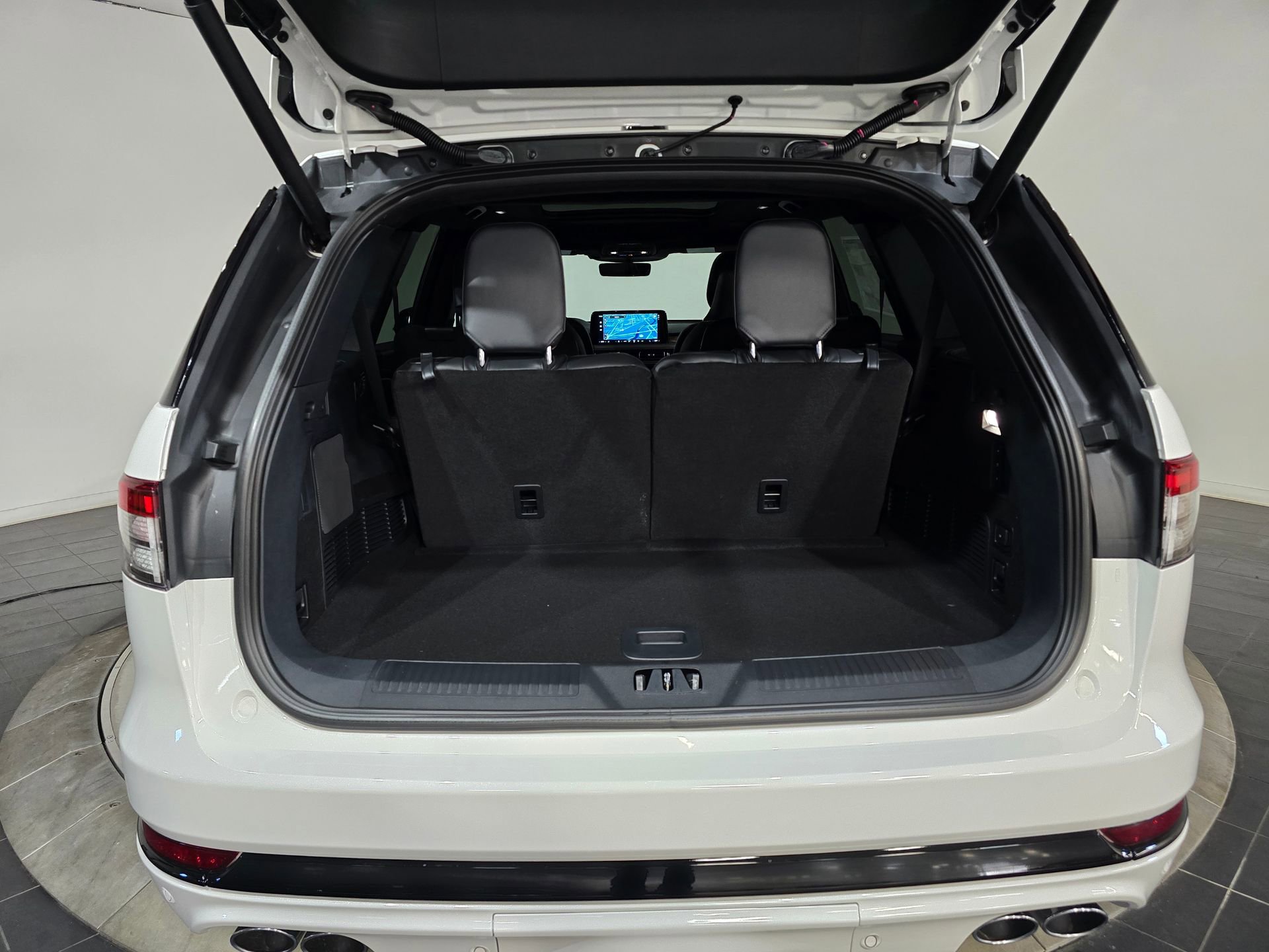 New 2026 Lincoln Aviator Black Label w/ Jet Appearance Package image 9