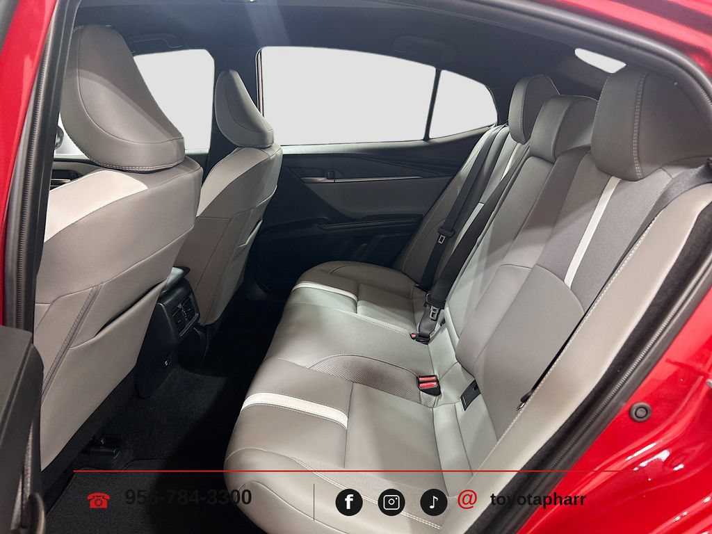 Used 2025 Toyota Camry SE w/ Convenience Package FWD image 21