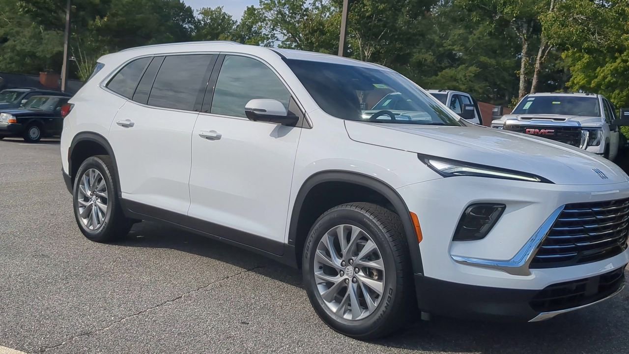 Used 2025 Buick Enclave Preferred w/ Power Package image 2