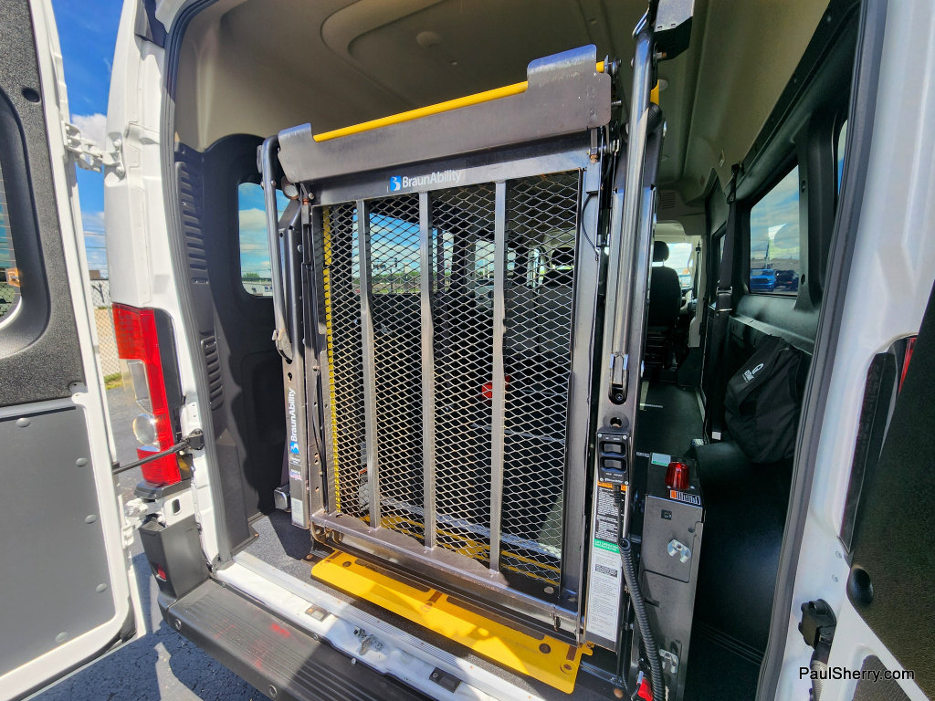 Used 2021 RAM ProMaster 2500 w/ Premium Appearance Group FWD image 21