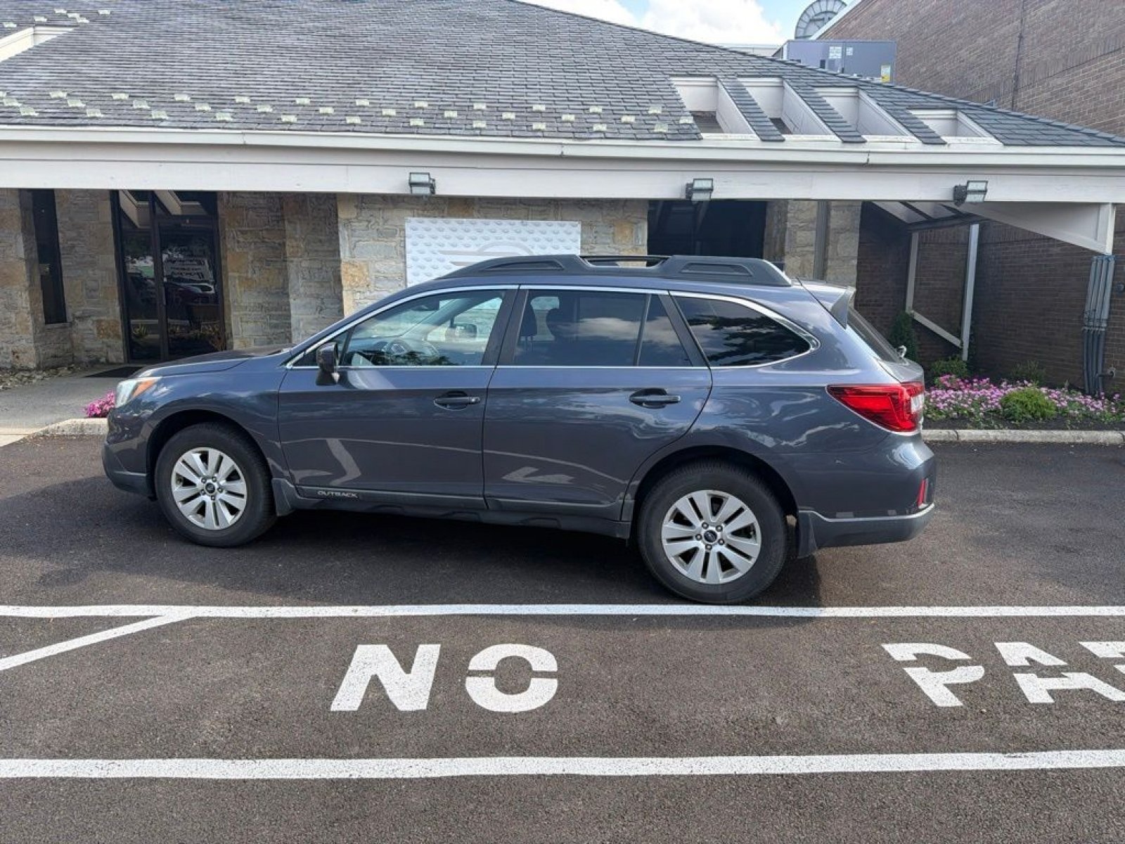 Used 2016 Subaru Outback 2.5i Premium w/ Popular Package #3 AWD/4WD image 4