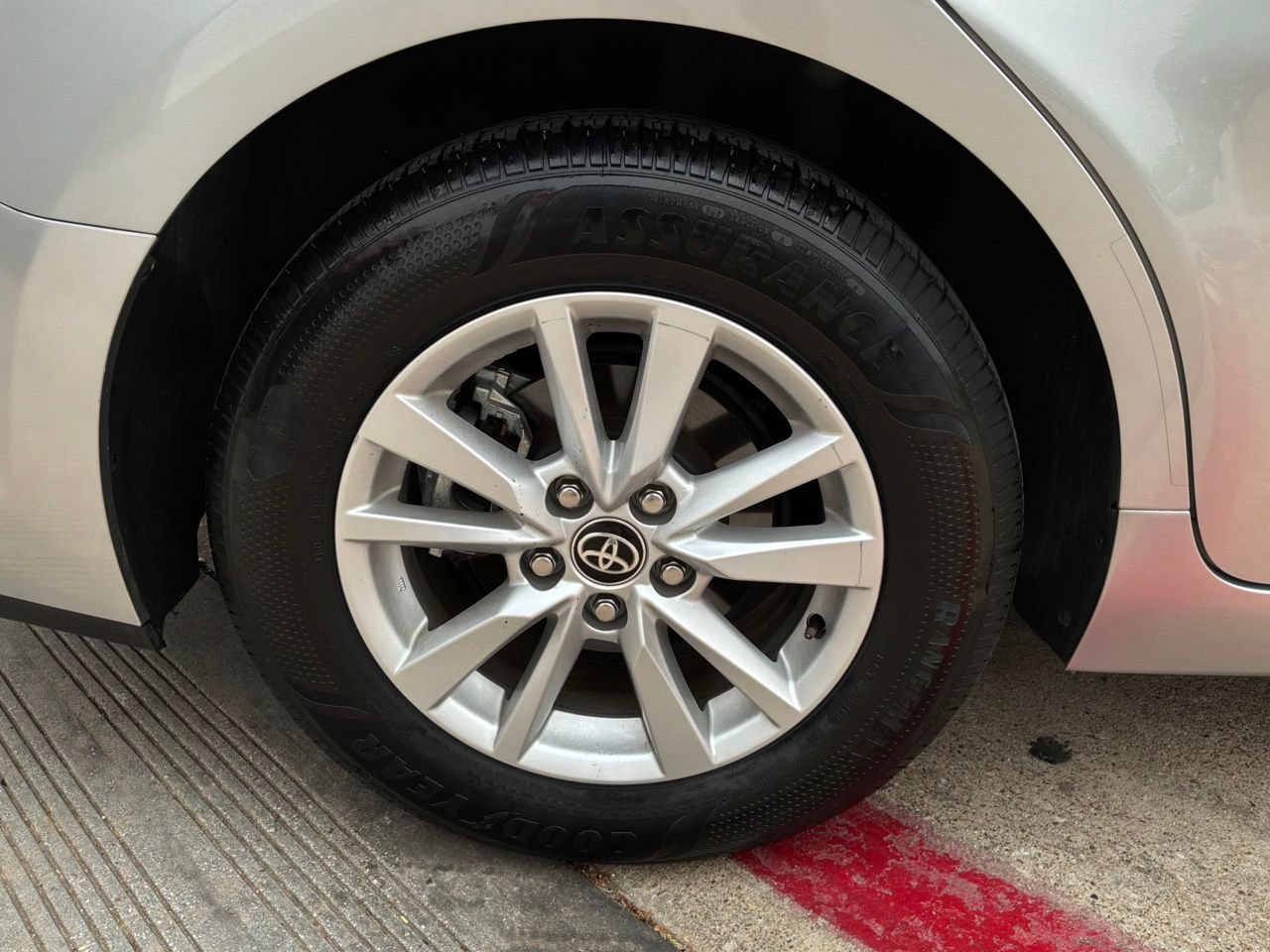 Used 2025 Toyota Camry LE FWD image 9