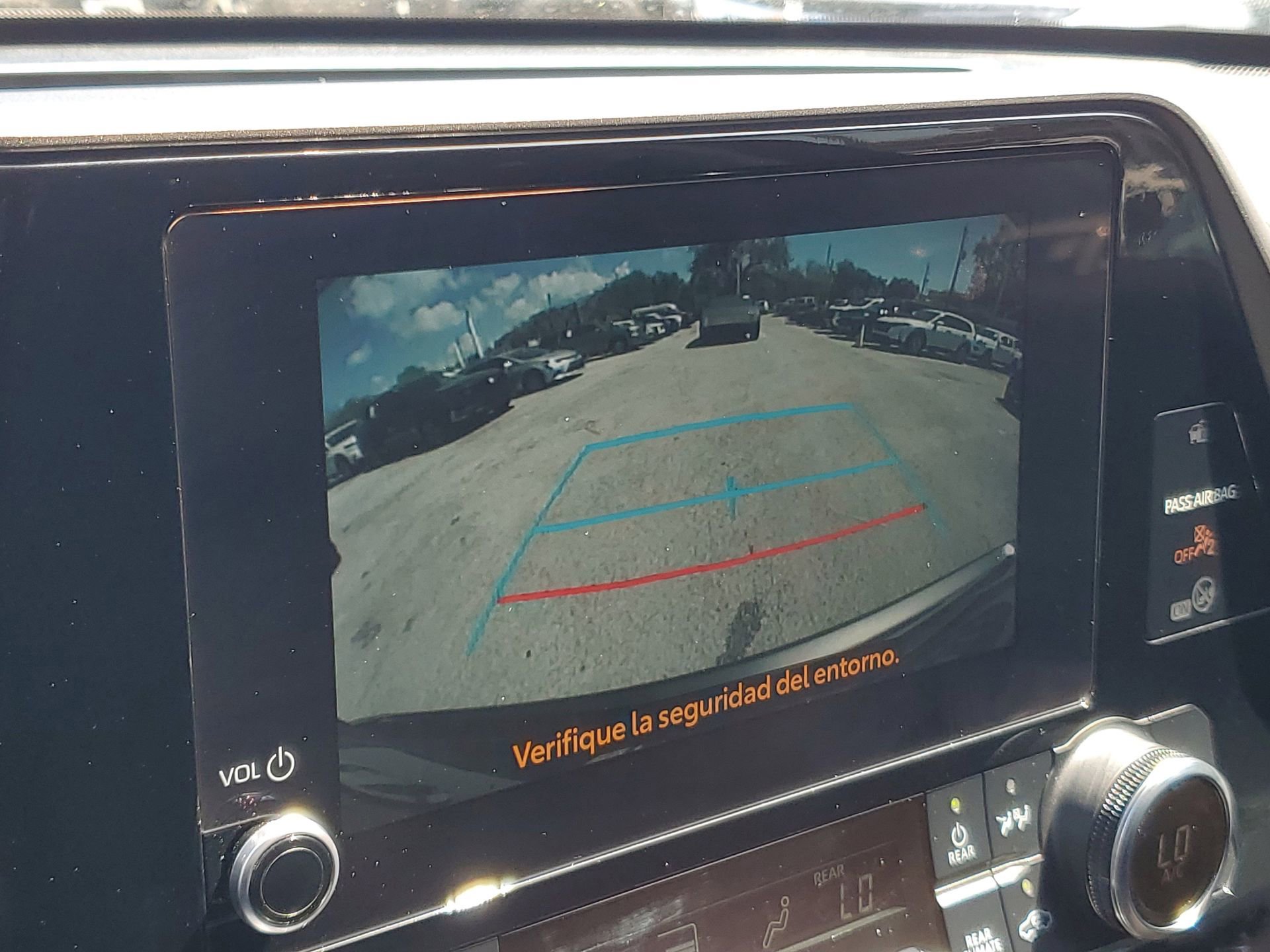 Used 2023 Toyota Highlander L image 29