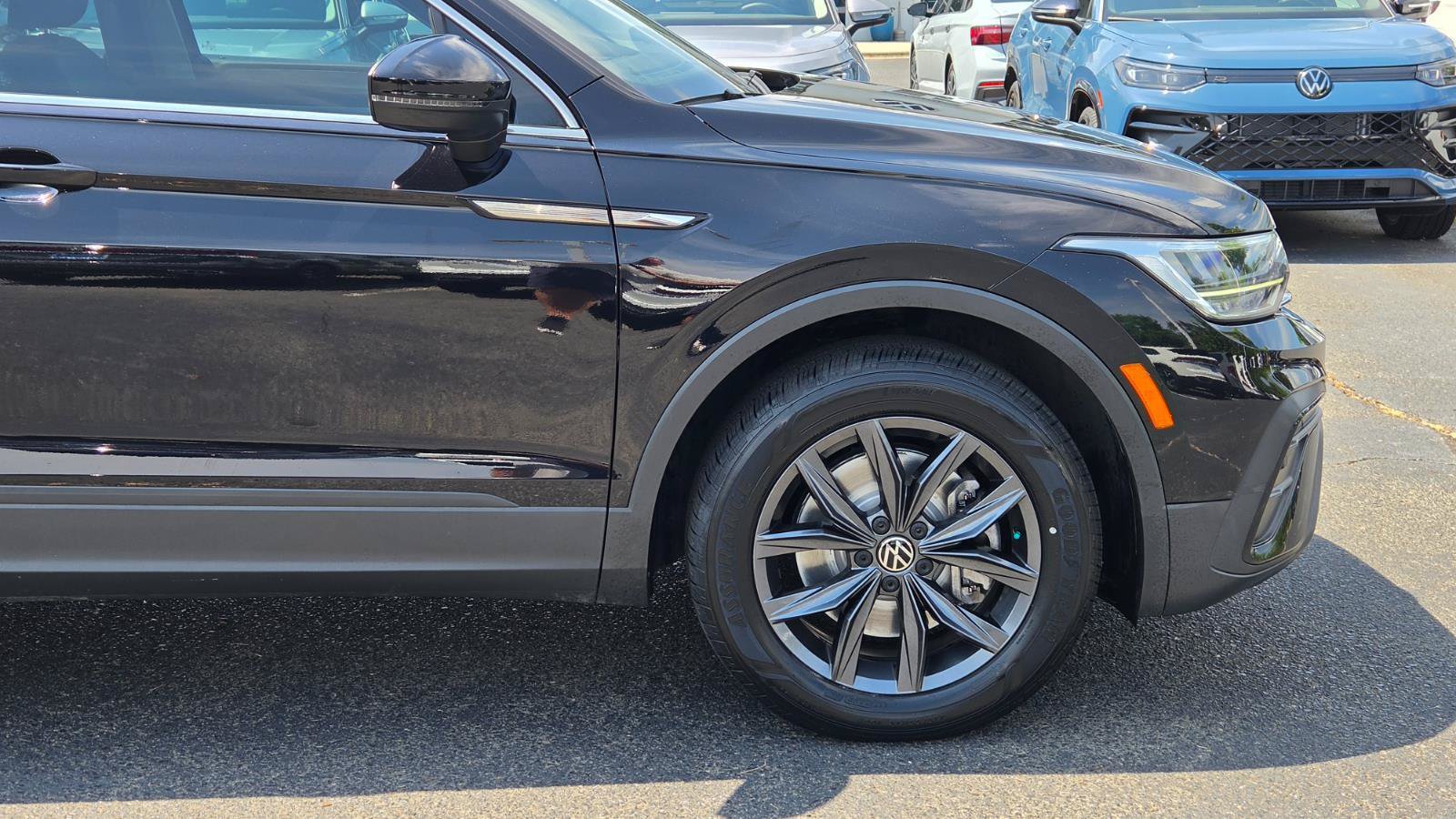Certified 2023 Volkswagen Tiguan SE w/ Panoramic Sunroof Package FWD image 16