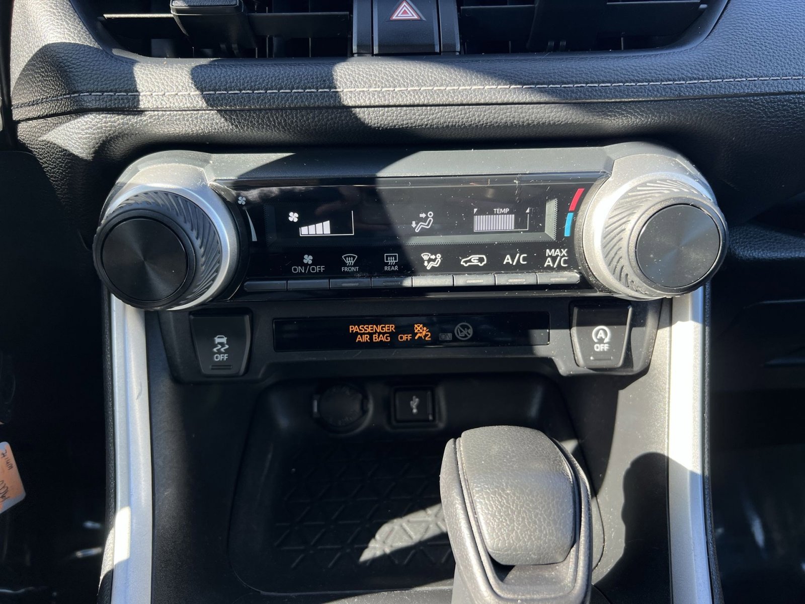 Used 2020 Toyota RAV4 LE image 19