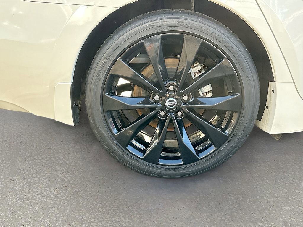 Used 2022 Nissan Maxima SR w/ Sport Mat Group image 32