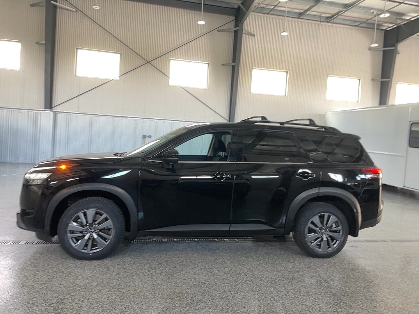 Used 2024 Nissan Pathfinder SV w/ SV Premium Package AWD/4WD image 2