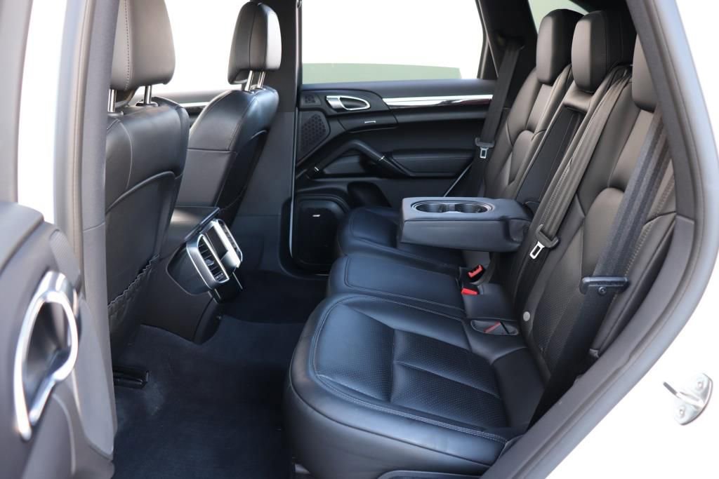 Used 2018 Porsche Cayenne S image 20