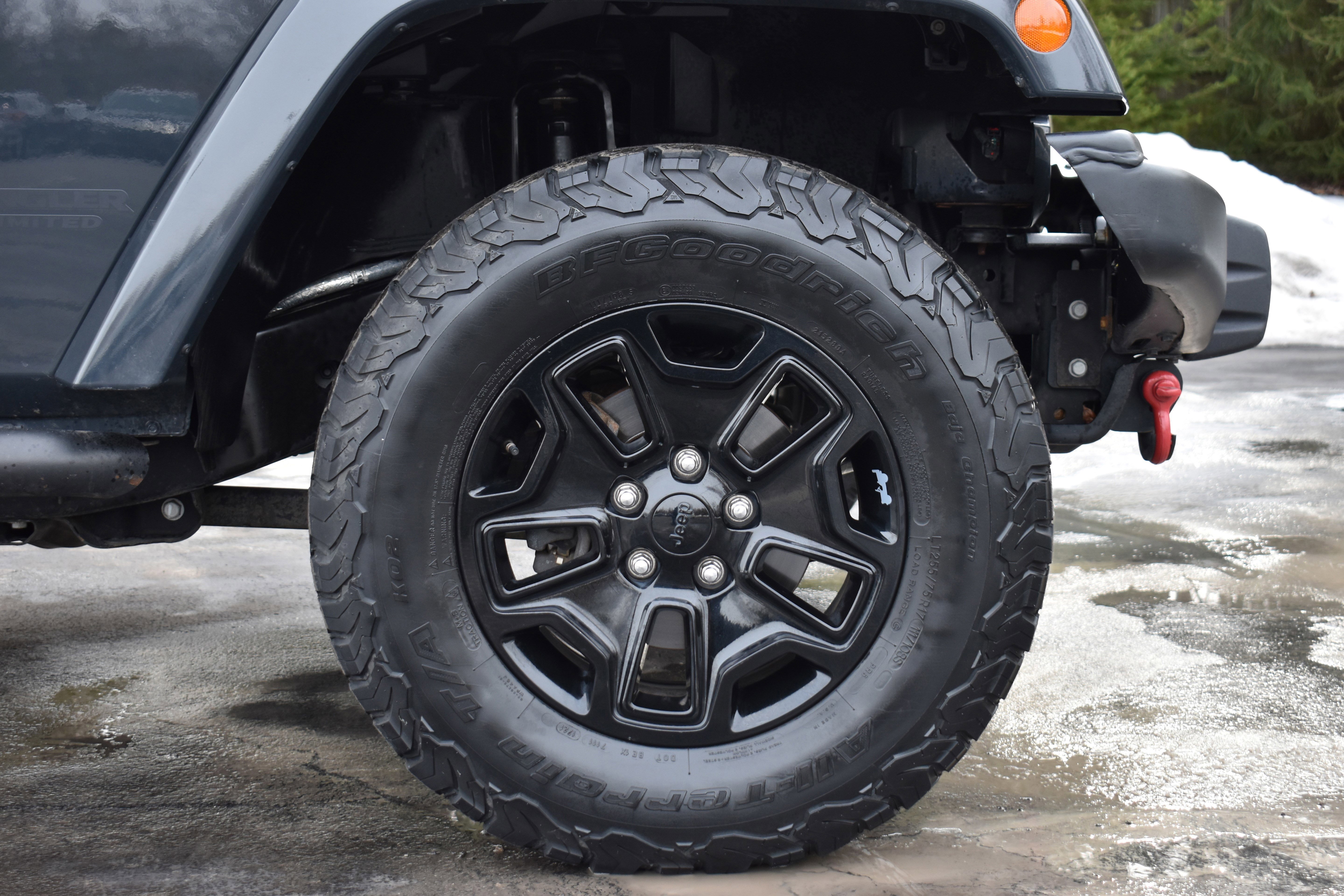 Used 2017 Jeep Wrangler Unlimited Sahara image 34