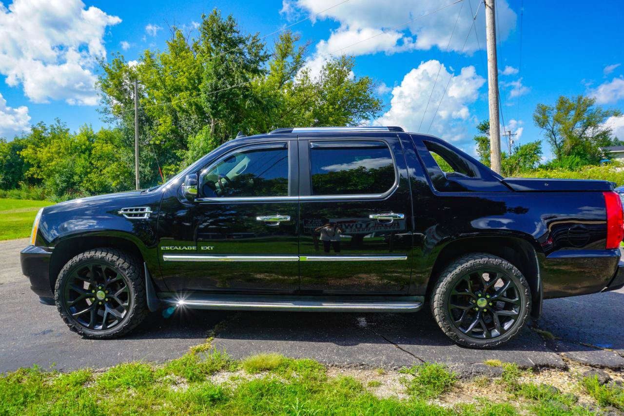 Used 2011 Cadillac Escalade EXT AWD/4WD image 6