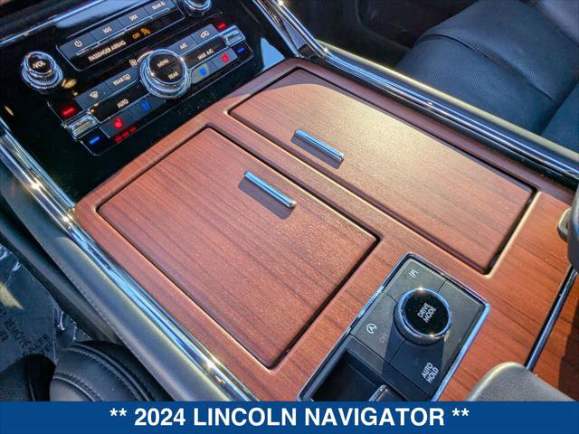 Used 2024 Lincoln Navigator L Reserve image 17