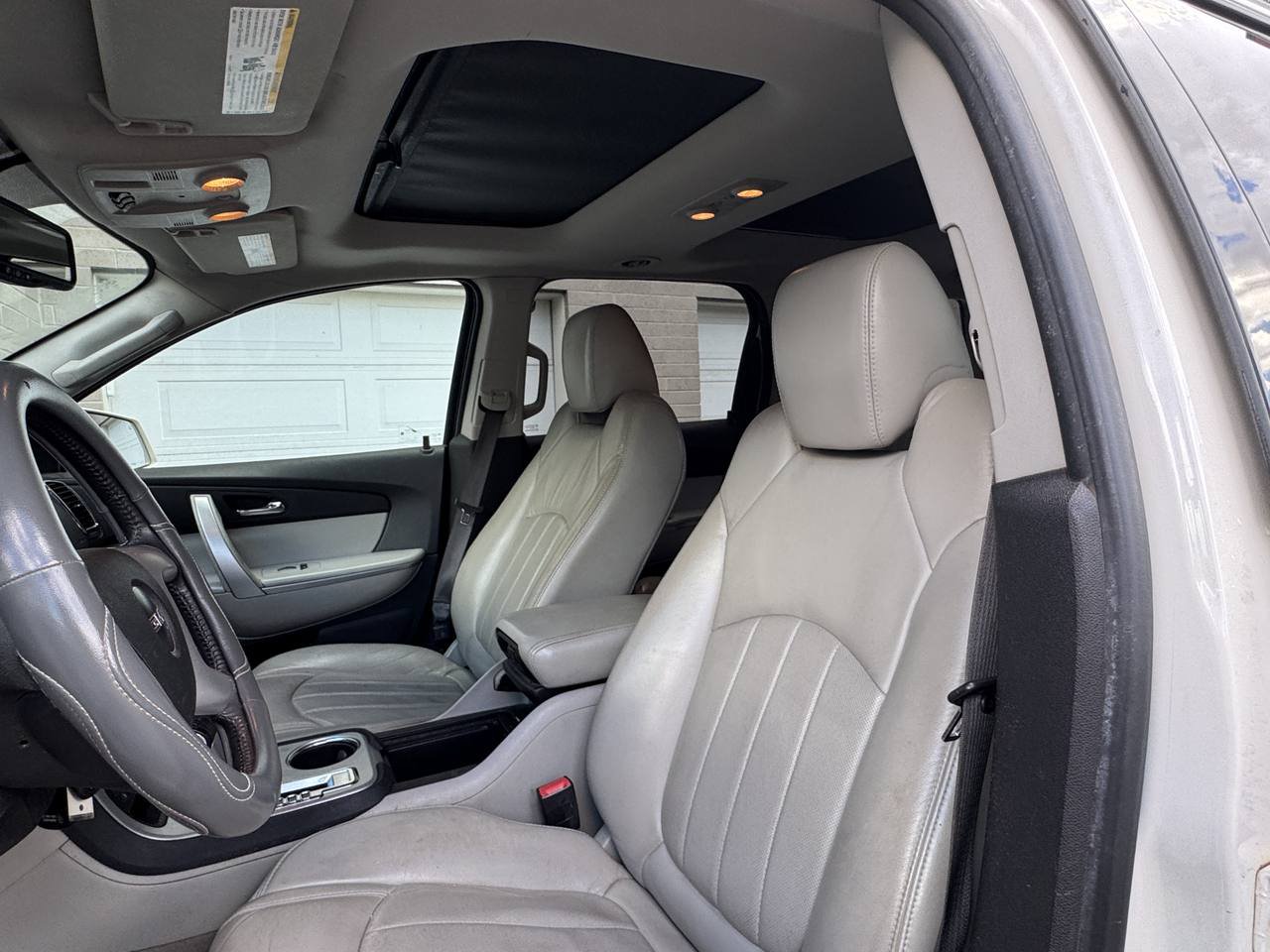 Used 2010 GMC Acadia SLT w/ Technology Package AWD/4WD image 16