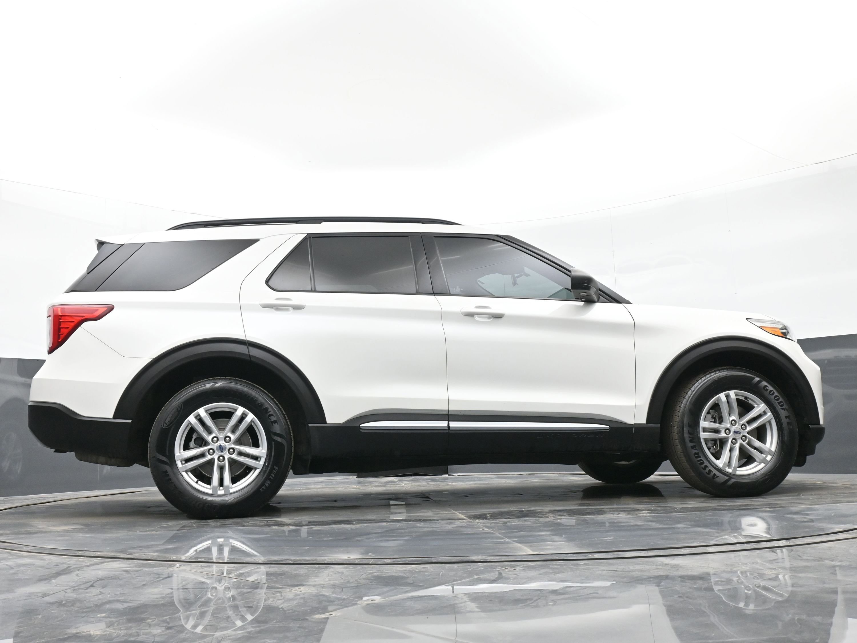 Used 2020 Ford Explorer XLT w/ Equipment Group 202A image 46