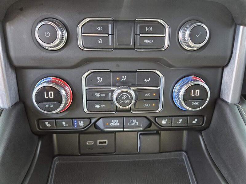 Used 2022 GMC Yukon SLT w/ SLT Premium Package AWD/4WD image 22