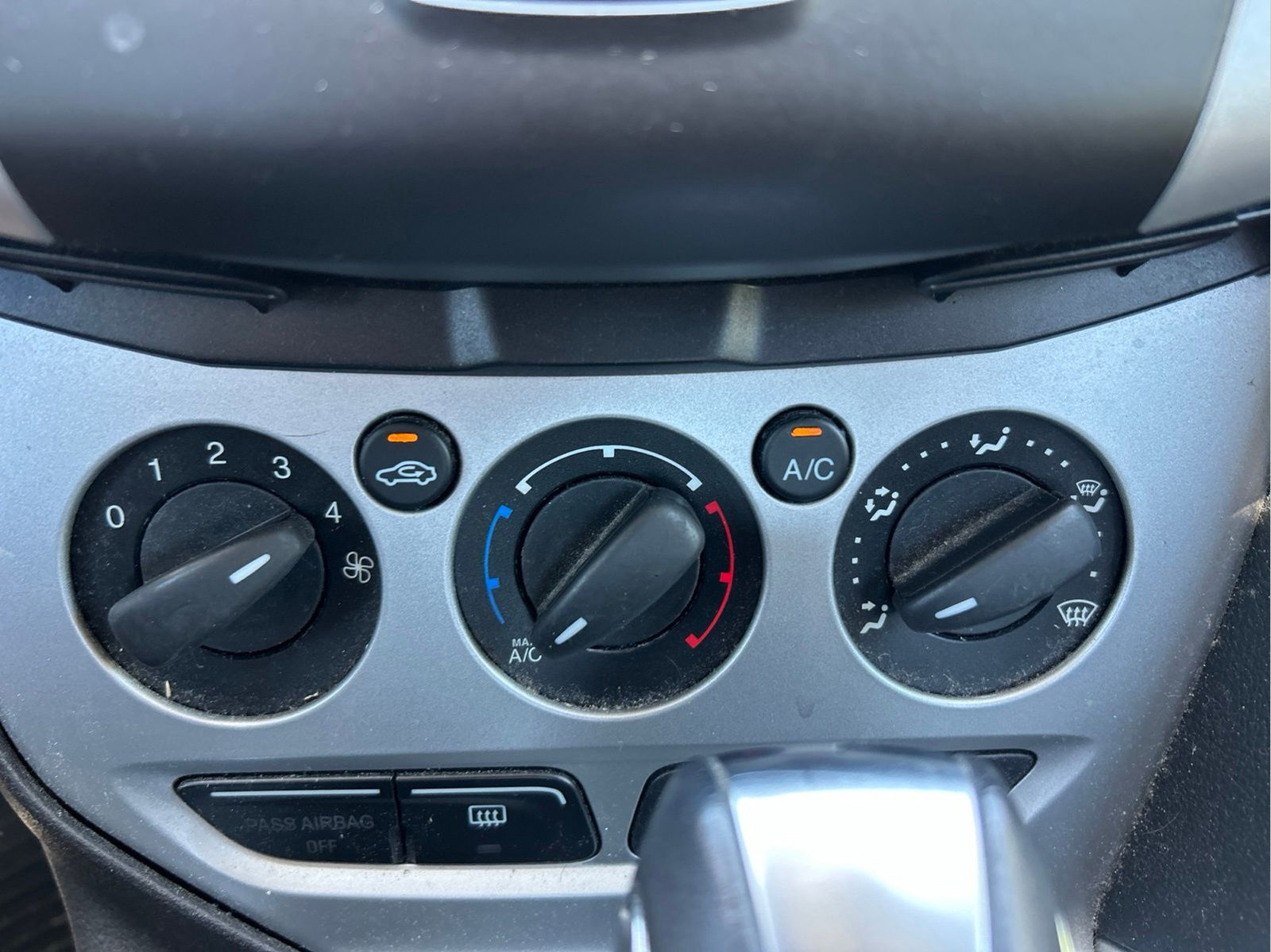 Used 2014 Ford Focus SE w/ Equipment Group 201A FWD image 31