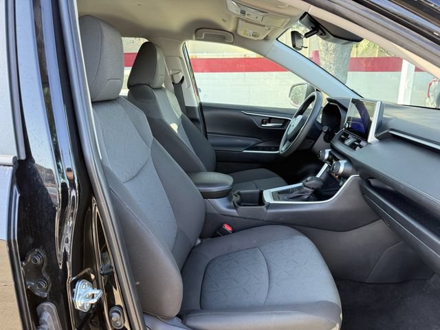 Used 2025 Toyota RAV4 XLE FWD image 28