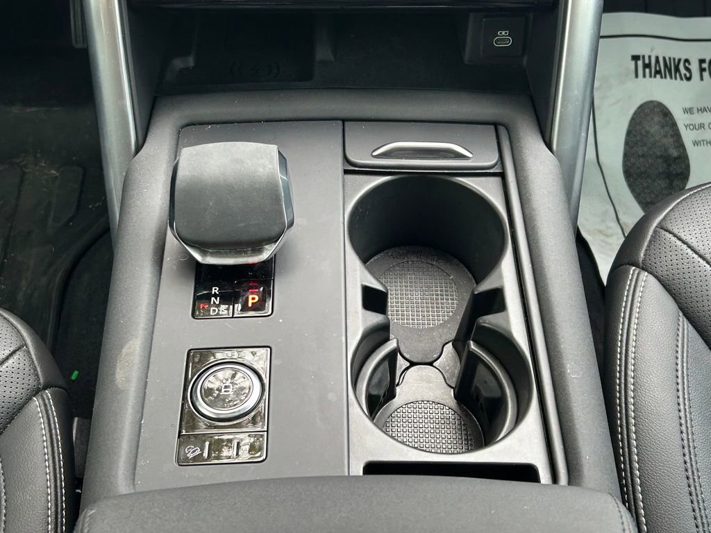 Used 2024 Land Rover Discovery S image 22