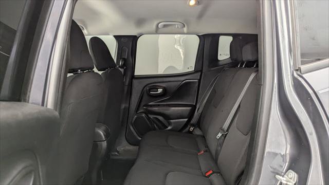 Used 2023 Jeep Renegade Latitude AWD/4WD image 17
