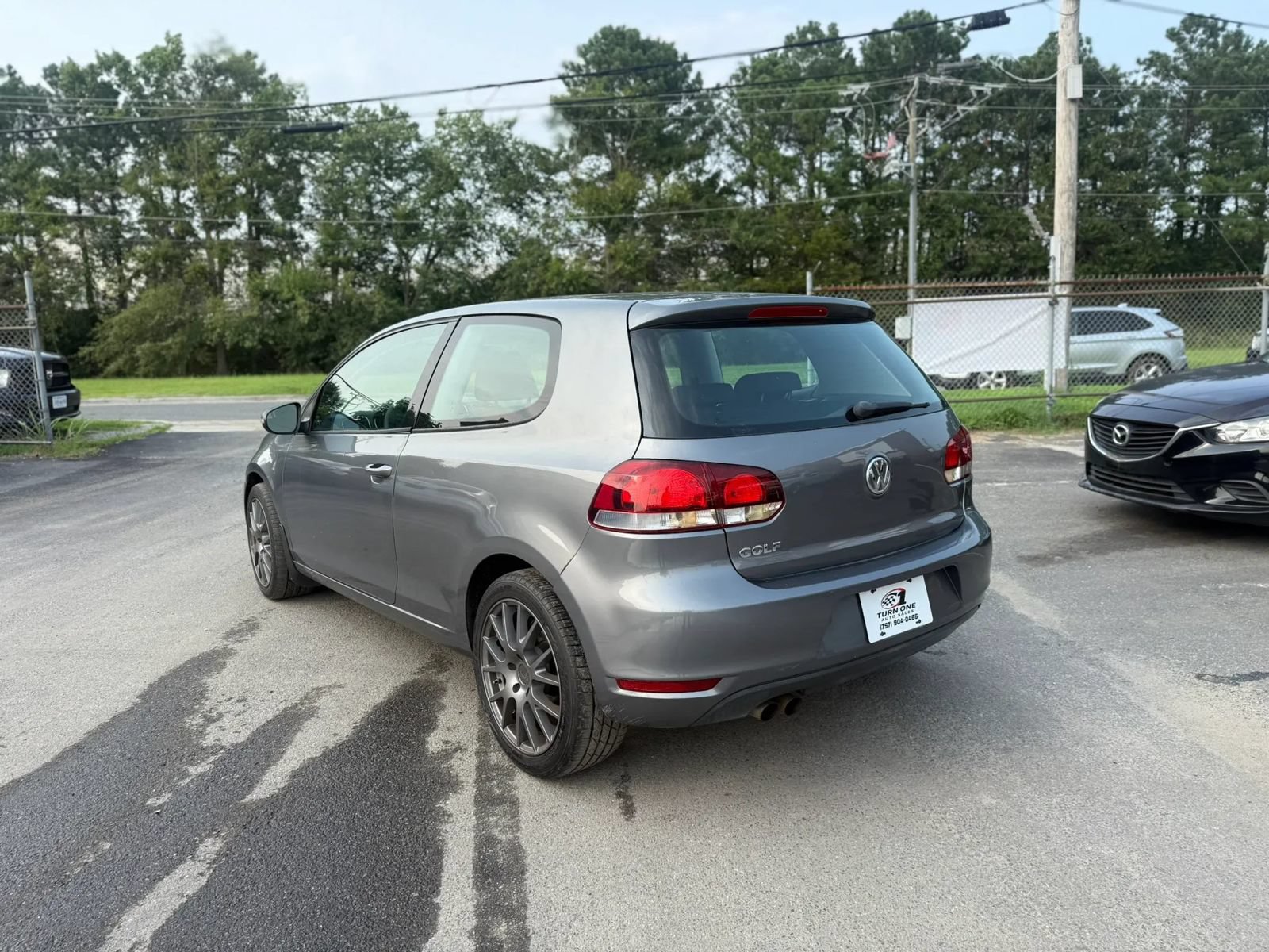 Used 2010 Volkswagen Golf 2-Door FWD image 3