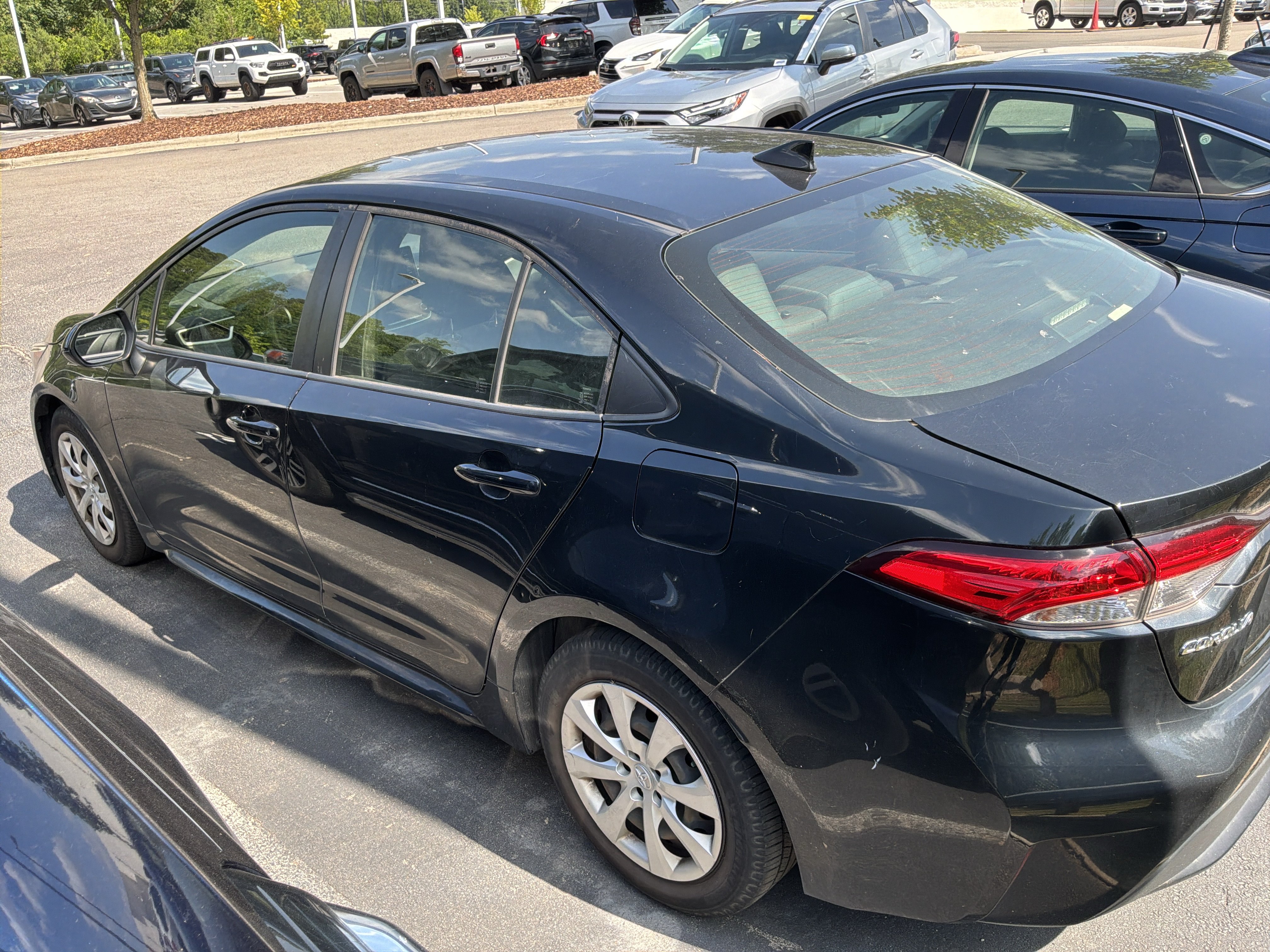 Used 2020 Toyota Corolla LE FWD image 10