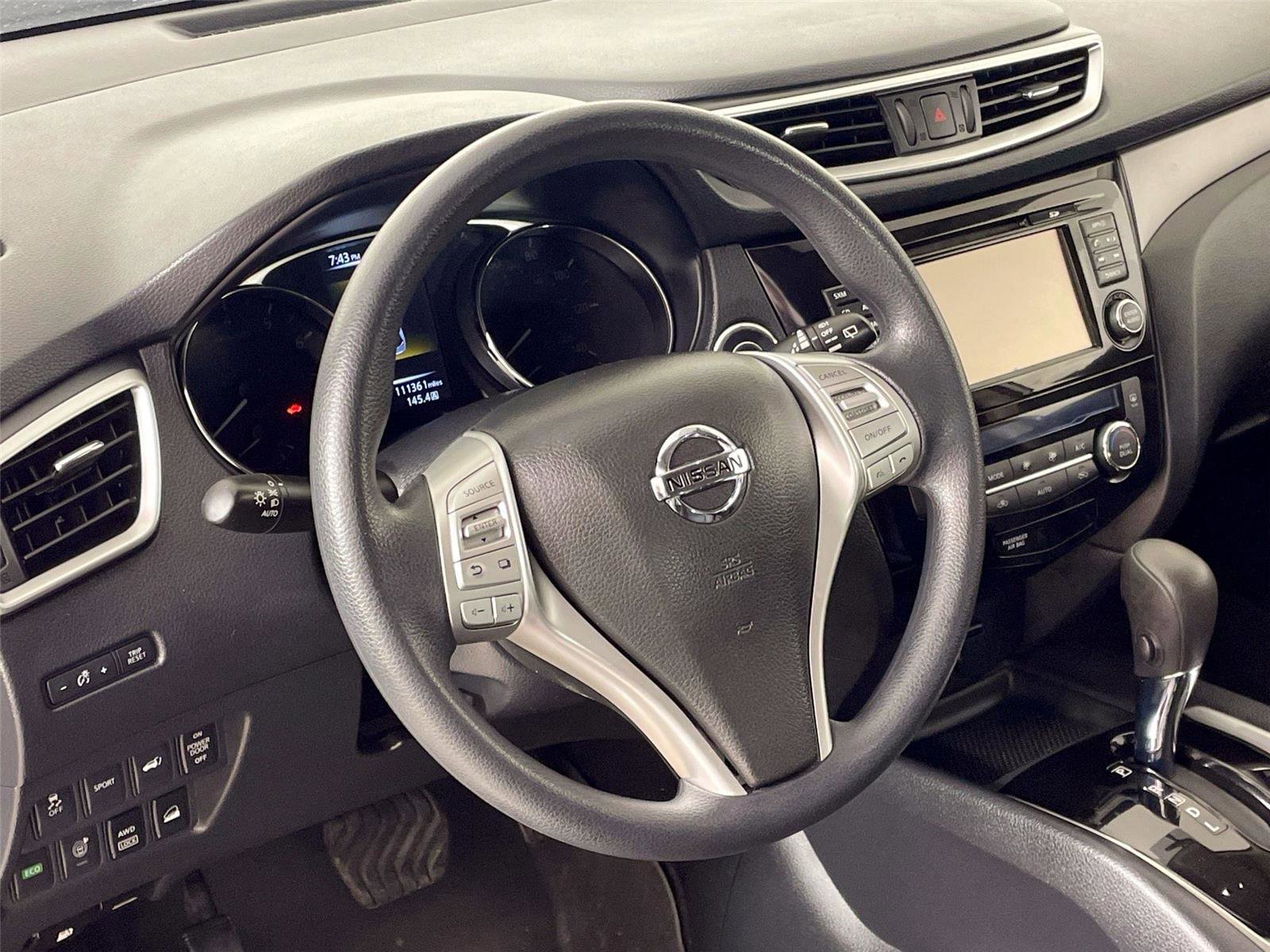 Used 2015 Nissan Rogue SV w/ SV Premium Package image 18