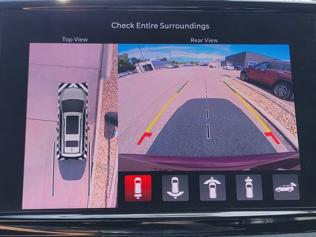 Used 2023 Chrysler Pacifica Touring-L FWD image 5