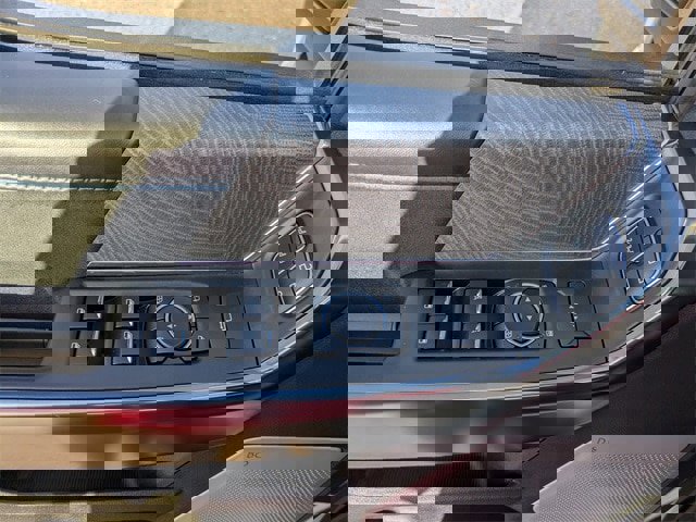 Used 2025 Ford F250 Platinum w/ FX4 Off-Road Package image 19