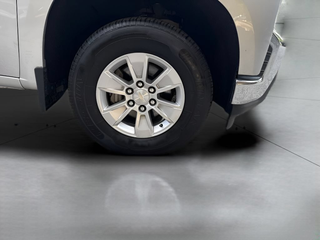 Used 2022 Chevrolet Silverado 1500 LT AWD/4WD image 2