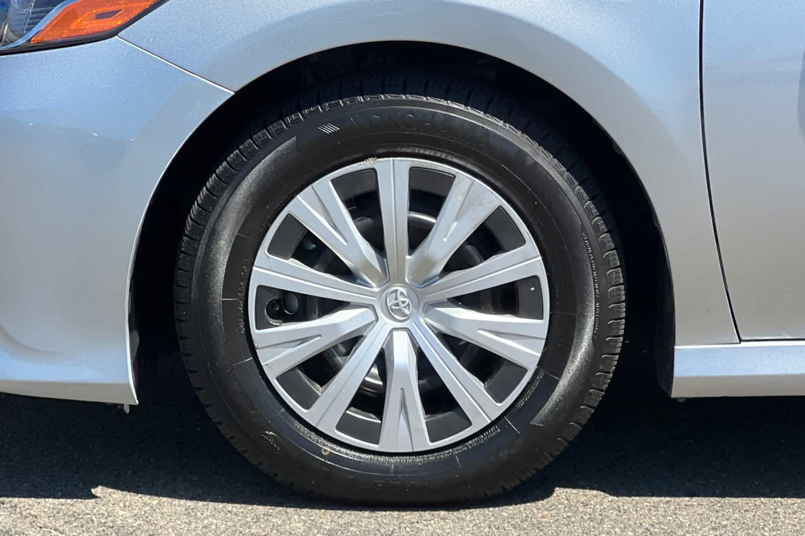 Used 2020 Toyota Camry LE FWD image 29