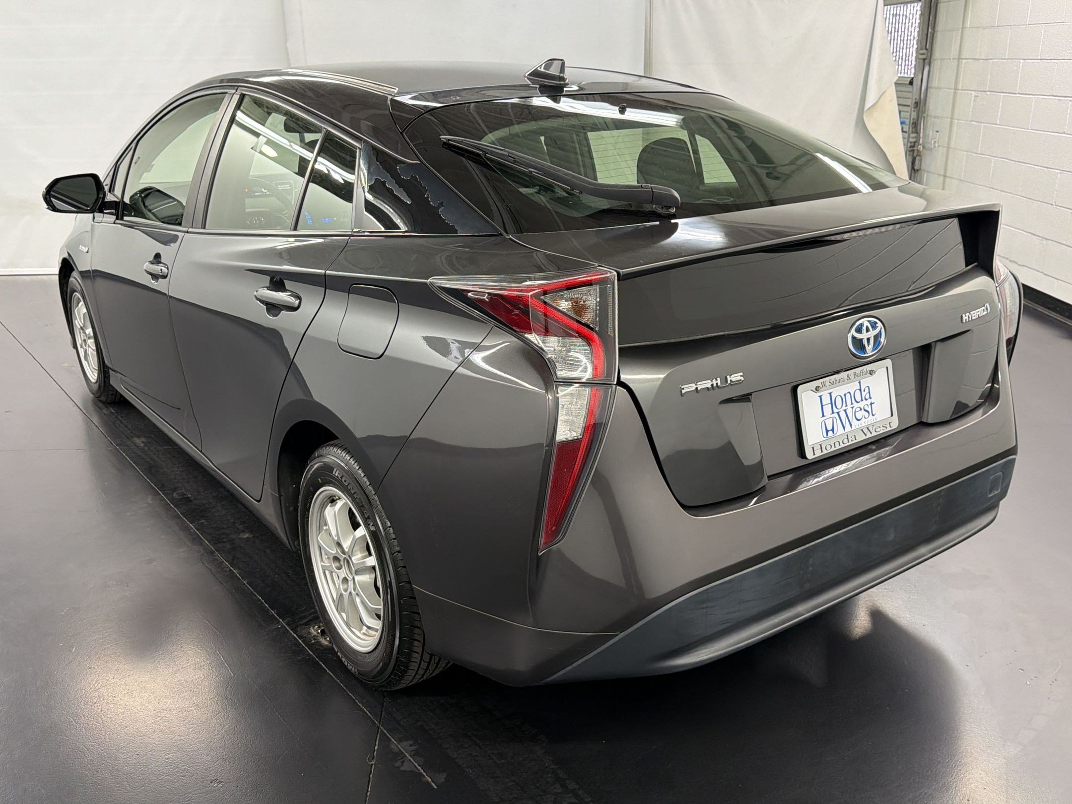 Used 2016 Toyota Prius Three FWD image 3