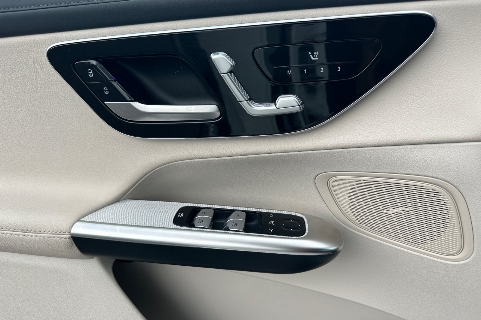 Certified 2025 Mercedes-Benz GLC 300 4MATIC image 11