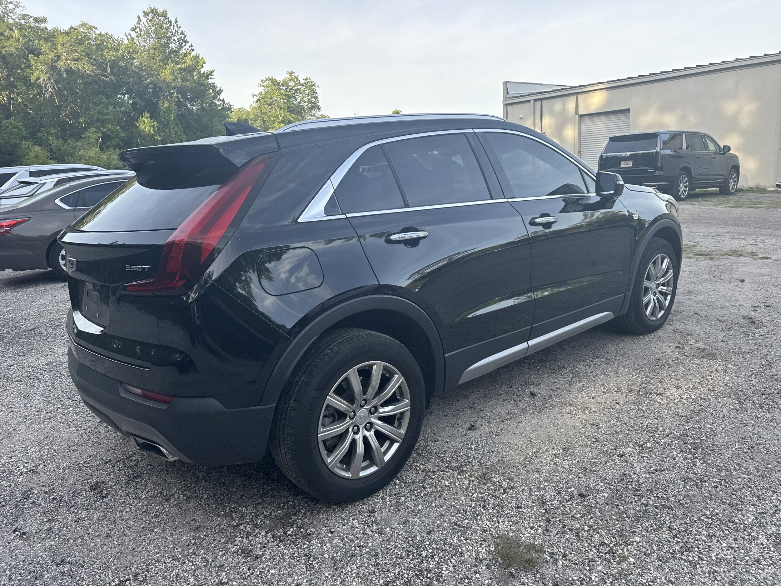 Used 2022 Cadillac XT4 Premium Luxury w/ Safety Alert Package AWD/4WD image 3