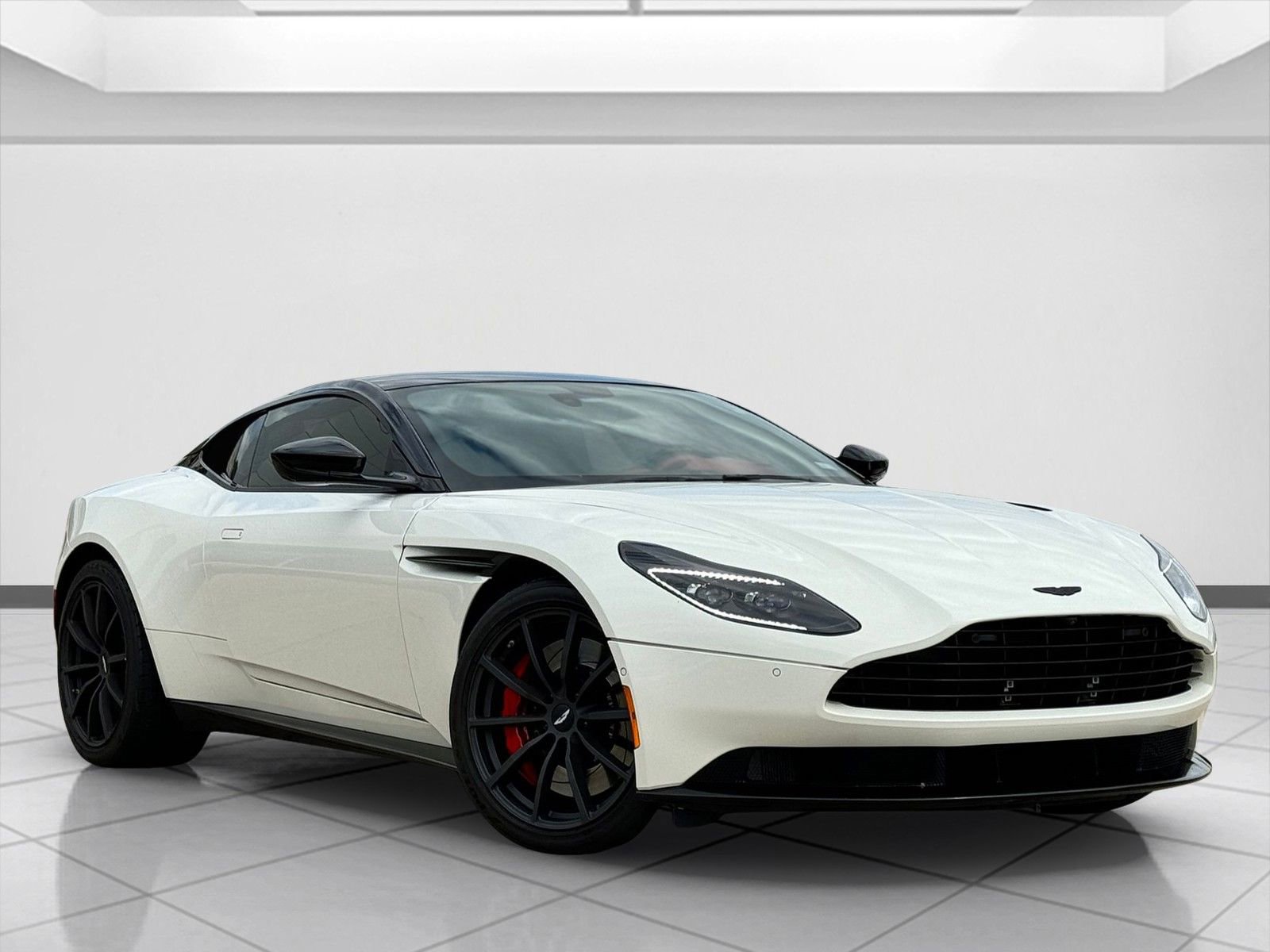 Used 2022 Aston Martin DB11 Coupe image 1