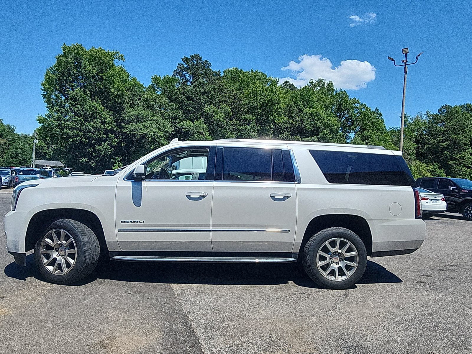 Used 2017 GMC Yukon XL Denali w/ Open Road Package RWD image 2