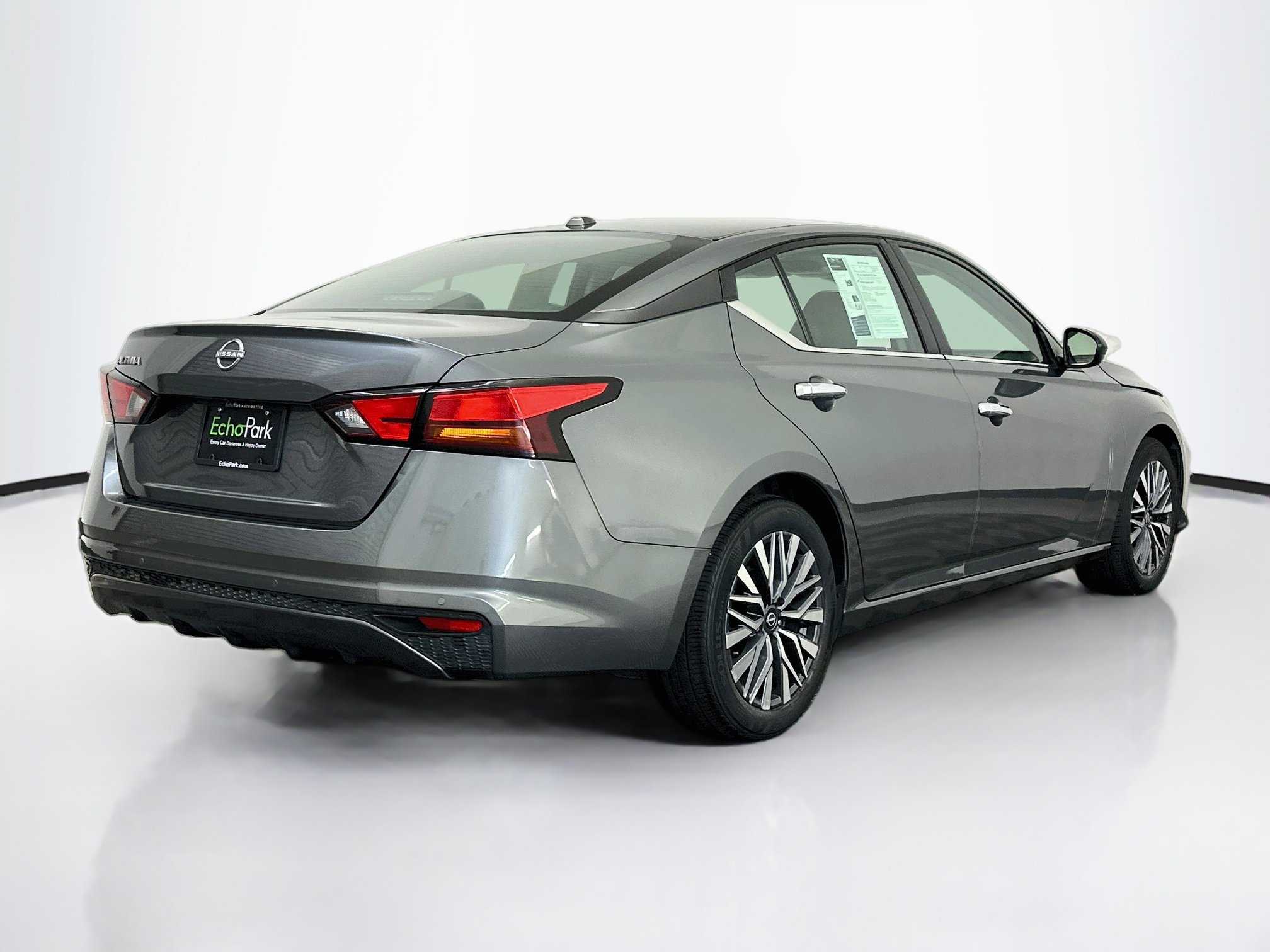 Used 2025 Nissan Altima 2.5 SV FWD image 9