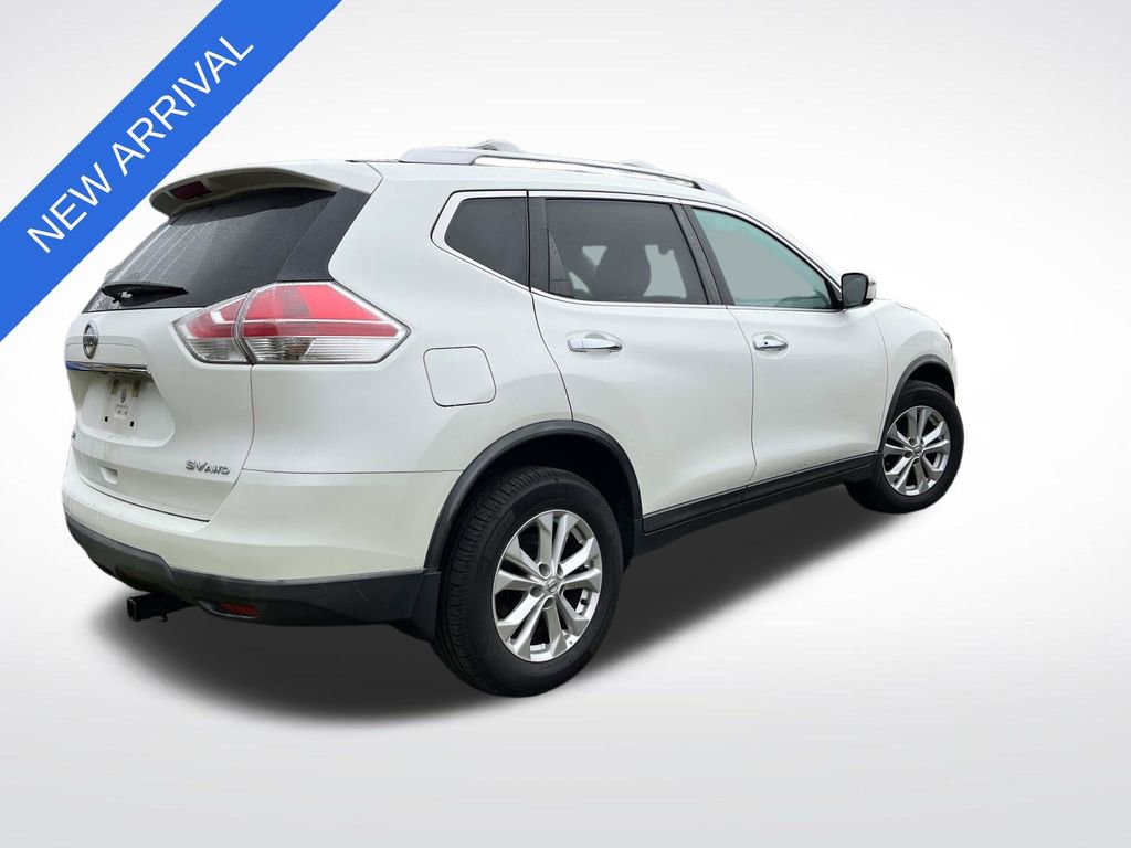 Used 2016 Nissan Rogue SV image 2