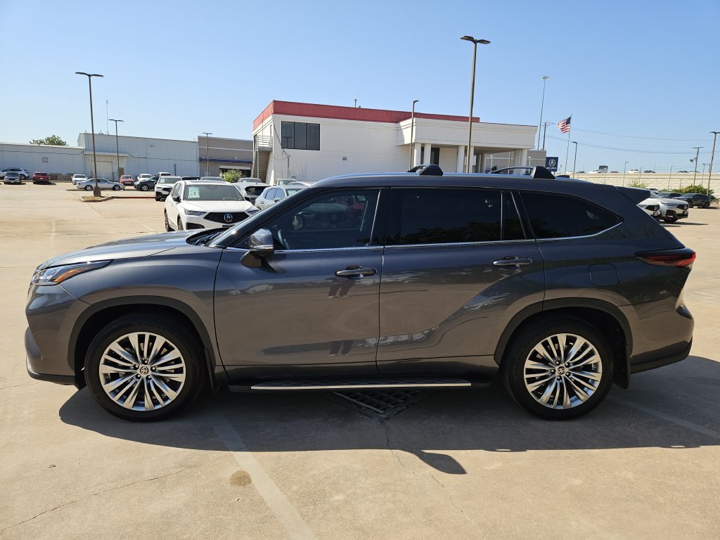 Used 2024 Toyota Highlander Platinum AWD/4WD image 4