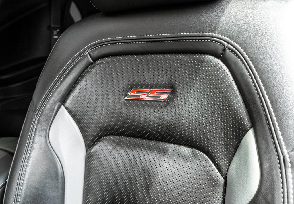Used 2019 Chevrolet Camaro SS RWD image 8